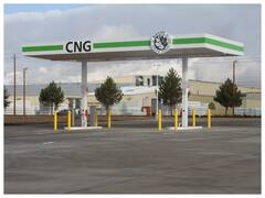 CNG भरवाते समय फ्यूल स्टेशन वाले गाड़ी से उतरने के लिए क्यों कहते हैं? ये होती है वजह