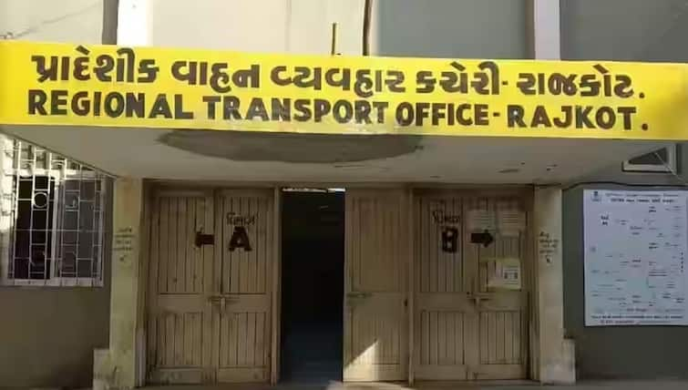 Craze for car and bike selection numbers continues in Rajkot, 16.90 lakh bid to get 999 number રાજકોટમાં કાર અને બાઈકના પસંદગીના નંબર લેવા ક્રેઝ, 999 નંબર માટે 16.90 લાખની બોલી લાગી