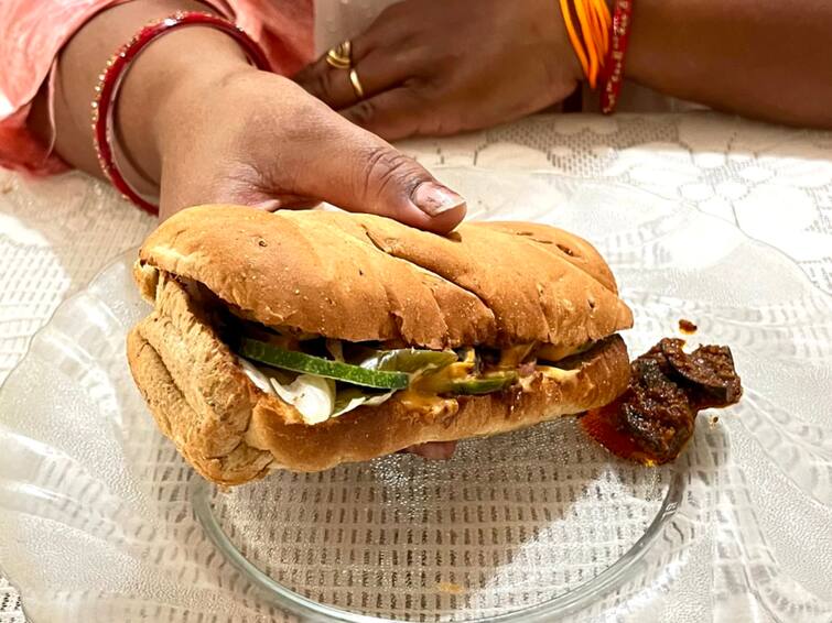 Pickle combination for Subway sandwich Pickle lovers flock to the viral post Pickle lovers: சப்வே சாண்ட்விச்சிற்கு ஊறுகாய் காம்பினேஷன்… வைரலாகும் பதிவில் குவிந்த ஊறுகாய் பிரியர்கள்!