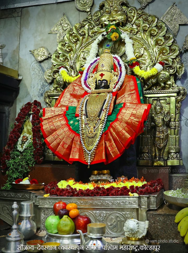 16 मे रोजी पेटी क्र.11 मधून 15,26,484 रुपये मोजण्यात आले. 17 मे रोजी पेटी क.3 मधून 14,36,243 रुपये मोजण्यात आले. एकूण 1,72,85,619 रुपये अंबाबाईच्या चरणी पेटीतून जमा झाले आहे.