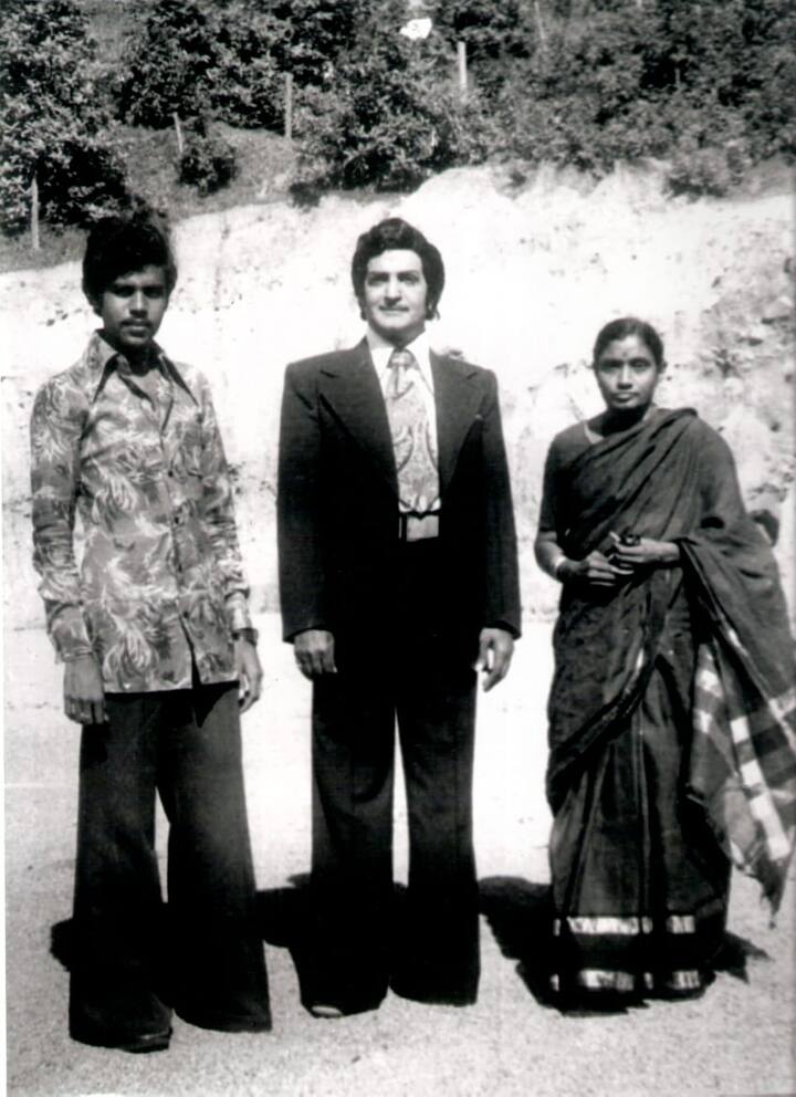 ఎన్టీఆర్ దంపతులు తో వాలేశ్వరరావు,నేపాల్ స్టూడియో స్పాట్ లో