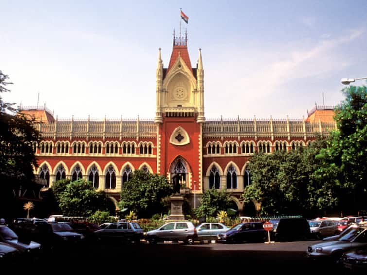 Calcutta High Court’s Division Bench Stays Order Terminating Jobs Of 32,000 School Teachers