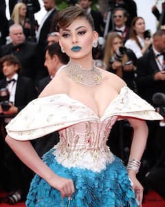 Urvashi Rautela Cannes 2023 : కేన్స్‌లో 'వాల్తేరు వీరయ్య' భామ - ఆ లుక్ చూశారా?