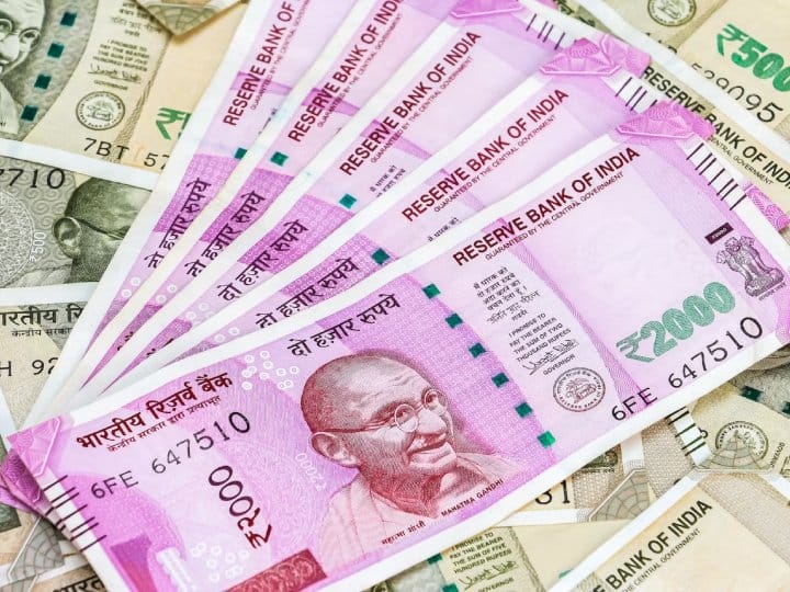 2000 Rupees Note: Banks going to deposit all their 2000 rupee notes? May have to pay જો તમે આ રીતે 2000 રૂપિયાની નોટો બેંકમાં જમા કરાવશો તો ચૂકવવો પડશે ચાર્જ, જાણો શું છે નિયમ