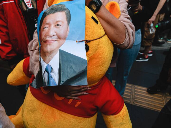 China Chatgpt like AI tool Ernie bot goes silent when asked about corona origin point चीनी चैटबॉट से रिपोर्टर ने पूछें दो ऐसे सवाल कि जवाब में AI टूल ने डिसेबल कर दिया अकाउंट, आखिर थे क्या?