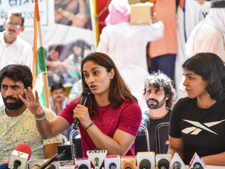 पहलवानों के प्रदर्शन पर रोहतक में रविवार को होगी महापंचायत, बनेगी आगे की रणनीति पहलवानों के प्रदर्शन पर रोहतक में रविवार को होगी महापंचायत, बनेगी आगे की रणनीति