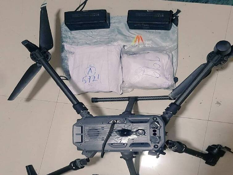 three Pakistani drones were shot down by the Border Security Force along the India-Pakistan border in Punjab. Crime: போதைப்பொருள் கடத்திய பாகிஸ்தான் ஆளில்லா விமானம்..  சுட்டு வீழ்த்திய இந்திய எல்லை பாதுகாப்பு படை..!