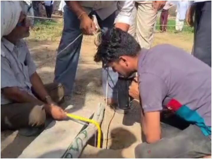 Rajasthan News Jaipur a nine year old boy fell into borewell rescued by sdrf and civil defence team Jaipur News: 70 फीट गहरे बोरवेल में गिरा 9 साल का मासूम, SDRF ने ऐसे किया रेस्क्यू
