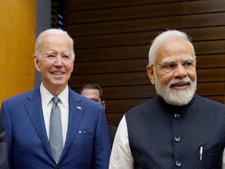 Watch: Biden came from behind, immediately stood up from the chair and hugged PM Modi, then showed friendly