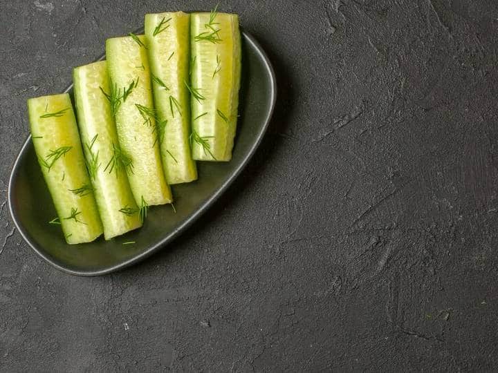 आज आपको बताएंगे कैसे आप कम समय में झटपट से कम कैलोरी वाले स्नैक्स खा सकते हैं और बना भी सकते हैं. इस आसान सी रेसिपी को आप घर पर ट्राई कर सकते हैं. जिसे कुछ ही मिनटों में घर पर बनाया जा सकता है. यह रेसिपी आपको वजन कम करने में भी काफी मदद कर सकता है. साथ ही साथ शरीर को हाइड्रेटेड रखता है. आपकी जानकारी के लिए बता दें कि इस आसान सी रेसिपी को सिर्फ 10 मिनट में आसानी से बनाया जा सकता है. इसके लिए आपको छेना,मसाले, टमाटर के क्यूब्स और मसालों के इस्तेमाल से इसे बनाया जा सकता है. यह आसान सी रेसिपी कैलोरी में बेहद कम है.