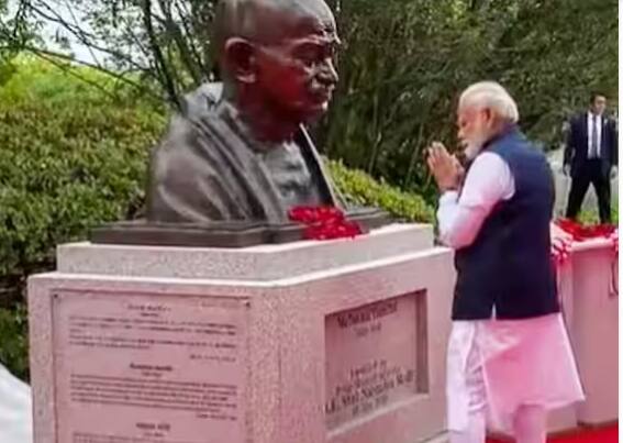 ਪ੍ਰਧਾਨ ਮੰਤਰੀ ਮੋਦੀ ਨੇ 20 ਮਈ ਨੂੰ ਹੀਰੋਸ਼ੀਮਾ ਵਿੱਚ ਮਹਾਤਮਾ ਗਾਂਧੀ ਦੀ 42 ਇੰਚ ਦੀ ਕਾਂਸੀ ਦੀ ਮੂਰਤੀ ਦਾ ਉਦਘਾਟਨ ਕੀਤਾ। ਉਨ੍ਹਾਂ ਨੇ ਹੀਰੋਸ਼ੀਮਾ ਵਿਖੇ ਪਰਵਾਸੀ ਭਾਰਤੀਆਂ ਨਾਲ ਉਦਘਾਟਨ ਤੋਂ ਬਾਅਦ ਗੱਲਬਾਤ ਕੀਤੀ।