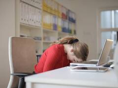 क्या नींद न आने का घड़ी से भी कोई कनेक्शन हो सकता है? जवाब 'हां' है, ये हम नहीं रिसर्च कह रही है