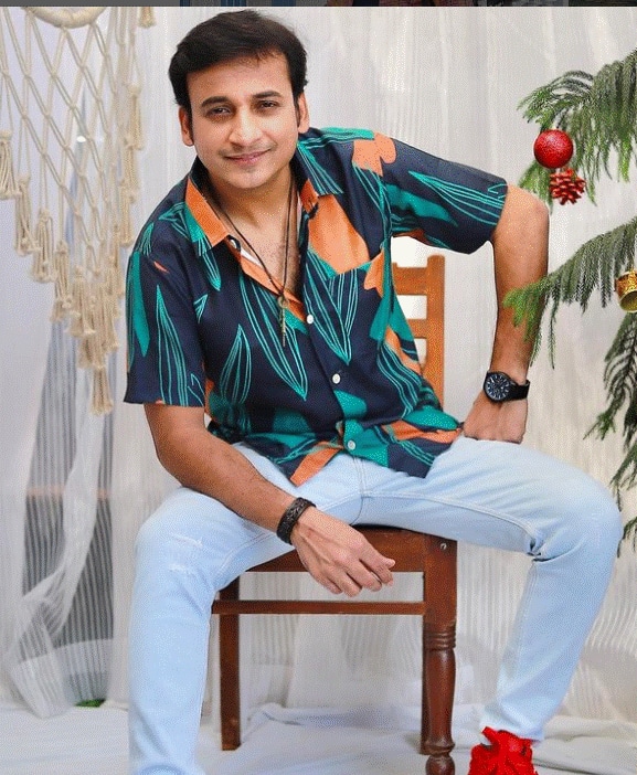 संकर्षण हा सध्या त्याच्या नाटकामुळे किंवा शोमुळे नाही तर त्यानं शेअर केलेल्या एका सोशल मीडियावरील पोस्टमुळे चर्चेत आहे. त्याच्या या पोस्टनं अनेकांचे लक्ष वेधले आहे.