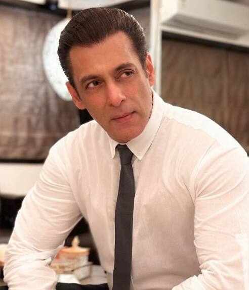 सलमान खान कार्टर रोडवरील सी-फेसिंग प्लॉटवर हॉटेल बांधण्याचा विचार करत आहे.