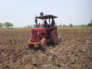 Farmers preparing for cultivation in Alakudi area of Thanjavur district Thanjavur : குறுவை, சம்பா, தாளடி சாகுபடிக்காக தயாராகும் விவசாயிகள்.. பணிகள் தீவிரம்..!