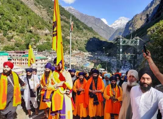 hemkund-sahib-and-lokpal-laxman-temple-opened-today-devotees-took-bath-in-the-lake ਹੇਮਕੁੰਟ ਸਾਹਿਬ ਤੇ ਲਕਸ਼ਮਣ ਮੰਦਿਰ ਦੇ ਖੁਲ੍ਹੇ ਕਪਾਟ, 1900 ਸ਼ਰਧਾਲੂਆਂ ਨੇ ਭਰੀ ਹਾਜ਼ਰੀ