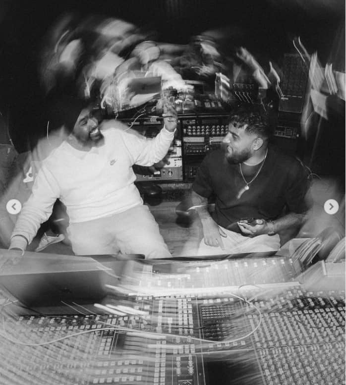 ਕਾਬਿਲੇਗੌਰ ਹੈ ਕਿ ਇਸੇ ਸਾਲ ਯਾਨਿ 2023 ਵਿੱਚ ਕਰਨ ਆਪਣੀ ਗਰਲਫਰੈਂਡ ਪਲਕ ਨਾਲ ਵਿਆਹ ਦੇ ਬੰਧਨ ਵਿੱਚ ਬੱਝੇ। ਜਿਸ ਦੀਆਂ ਸ਼ਾਨਦਾਰ ਤਸਵੀਰਾਂ ਗਾਇਕ ਵੱਲੋਂ ਸਾਂਝੀਆਂ ਕੀਤੀਆਂ ਗਈਆਂ ਸੀ। ਵਰਕਫਰੰਟ ਦੀ ਗੱਲ ਕਰਿਏ ਤਾਂ ਹਾਲ ਹੀ ਵਿੱਚ ਗਾਇਕ ਕਰਨ ਔਜਲਾ ਦਾ ਗੀਤ “P.O.V” ਰਿਲੀਜ਼ ਹੋਇਆ। ਜਿਸ ਨੂੰ ਪ੍ਰਸ਼ੰਸਕਾਂ ਨੇ ਬੇਹੱਦ ਪਸੰਦ ਕੀਤਾ।