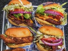 एक बर्गर की कीमत ऐसी कि जान कर उड़ जाएंगे होश! जानें कितना है रेट?