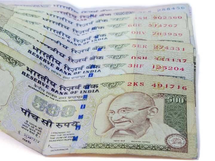 इस नोटबंदी के दौरान 1000 रुपये के नोट भी बंद किए गए थे, जिसे बाद में जारी किया गया था और 2016 में फिर से इसे बंद कर दिया गया.