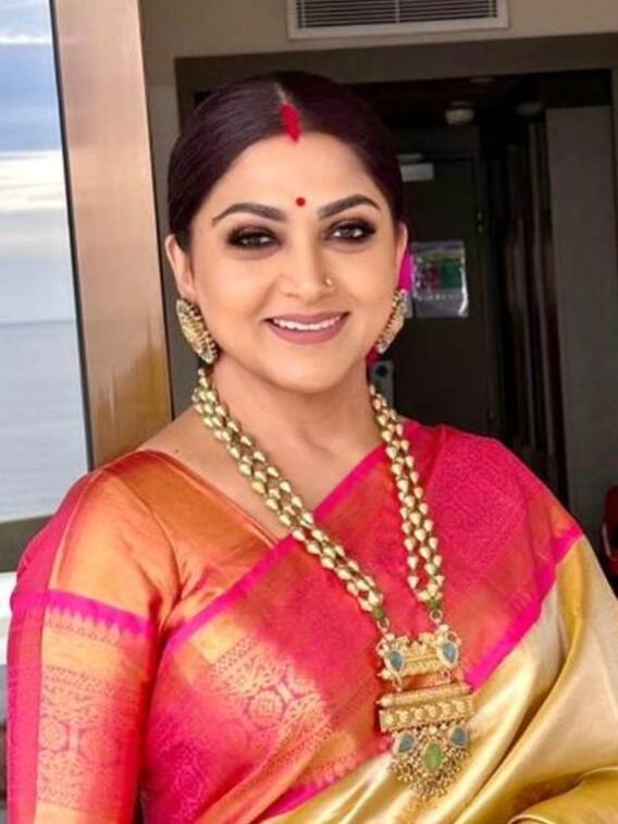 கேன்ஸ் திரைப்பட விழாவில் காஞ்சிபுரம் பட்டு அணிந்து அசத்திய குஷ்பு