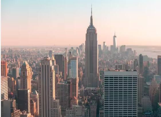 ਰਿਪੋਰਟ ਮੁਤਾਬਕ ਅਮਰੀਕਾ ਦੇ ਨਿਊਯਾਰਕ ਸ਼ਹਿਰ 'ਚ 58 ਅਰਬਪਤੀ ਰਹਿੰਦੇ ਹਨ। ਇਹ ਦੁਨੀਆ ਦਾ ਸਭ ਤੋਂ ਅਮੀਰ ਸ਼ਹਿਰ ਹੈ।