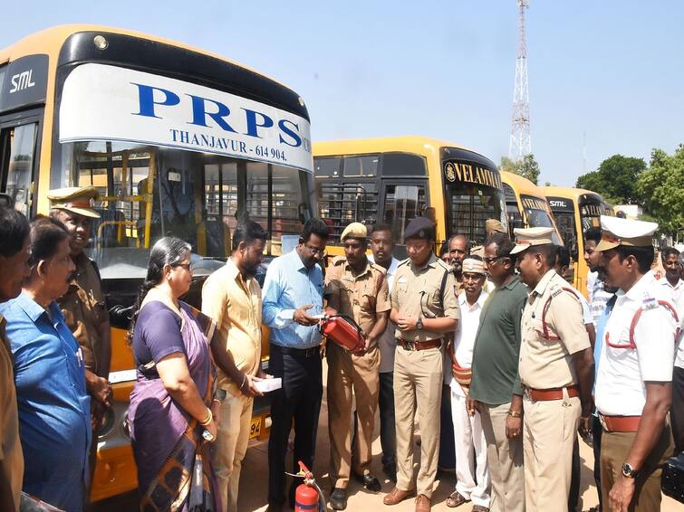 Collector inspects school vehicles in Thanjavur district Thanjavur: திடீரென பள்ளிகளுக்கு படையெடுத்த தஞ்சை கலெக்டர்.. குறிவைக்கப்பட்ட பள்ளி வாகனங்கள்.. ஏன் தெரியுமா..?