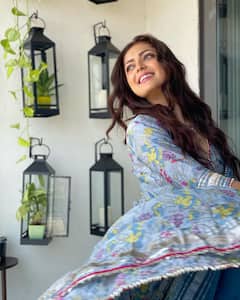 Drashti Dhami Gives Perfect Summer Inspiration In Ethnic Wear; See