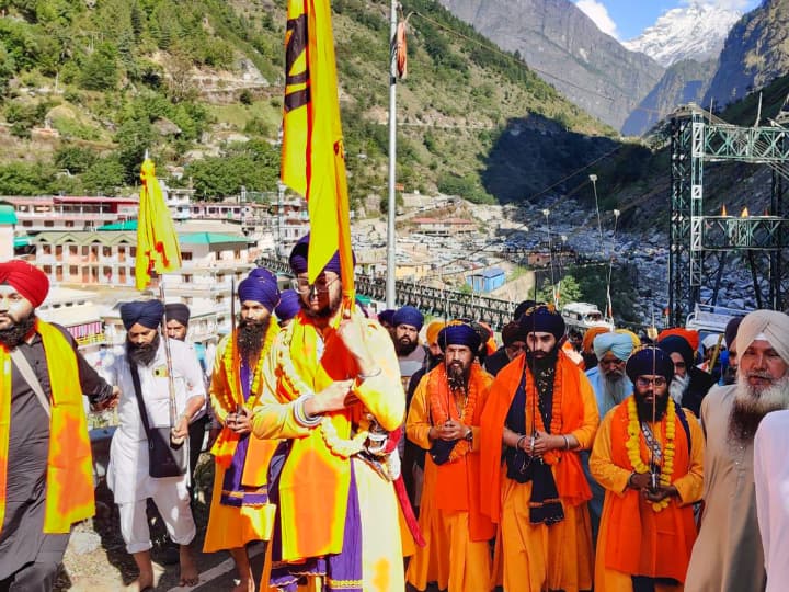 Gurudwara Shri Hemkund Sahib door opened toay 20 may with prayers, thousands of devotees arrived Hemkund Sahib Yatra 2023: अरदास के साथ खुले गुरुद्वारा श्री हेमकुंड साहिब जी के कपाट, पहले दिन पहुंचे हजारों श्रद्धालु