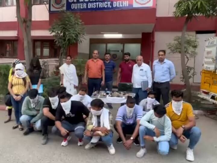 Delhi Police busted fake call center fraud name of loan 13 Arrested with mastermind AN Delhi News: पुलिस ने लोन के नाम ठगी करने वाले कॉल सेंटर का किया पर्दाफाश, मास्टरमाइंड समेत 13 गिरफ्तार