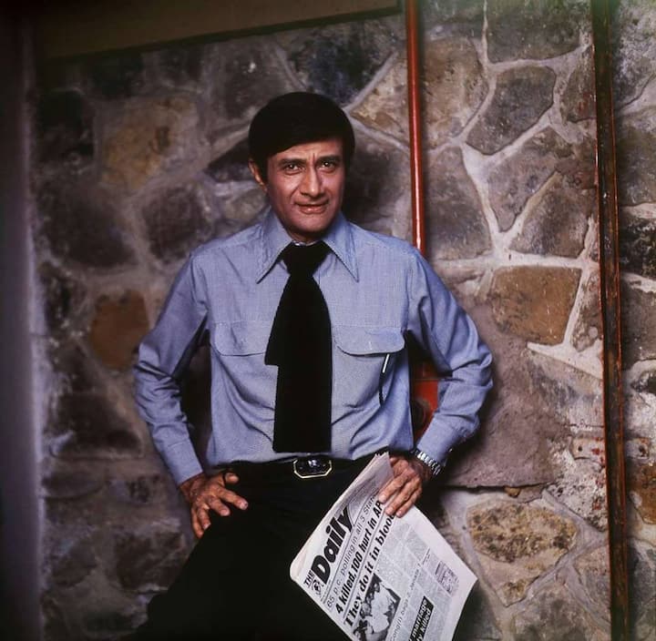 हालांकि बचपन से ही देव आनंद को हीरो बनने का शौक था. यही वजह थी कि उन्होंने 24 साल की उम्र में मुंबई में कदम रखा. आर्थिक तंगी की वजह से देव आनंद सिर्फ 30 रुपए लेकर मुंबई आए थे. इसलिए एक्टर का शुरुआती सफर काफी परेशानियों से गुजरा.