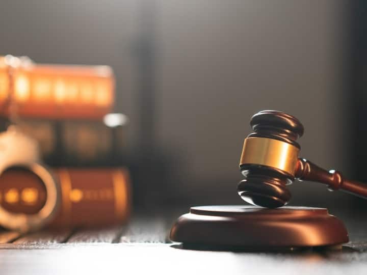 UP News: दहेज-हत्या के मामले में पति समेत तीन लोग दोषी करार, कोर्ट ने सुनाई दस साल की सजा Maharajganj Ten years rigorous imprisonment to three people including husband in dowry death case UP News: दहेज-हत्या के मामले में पति समेत तीन लोग दोषी करार, कोर्ट ने सुनाई दस साल की सजा