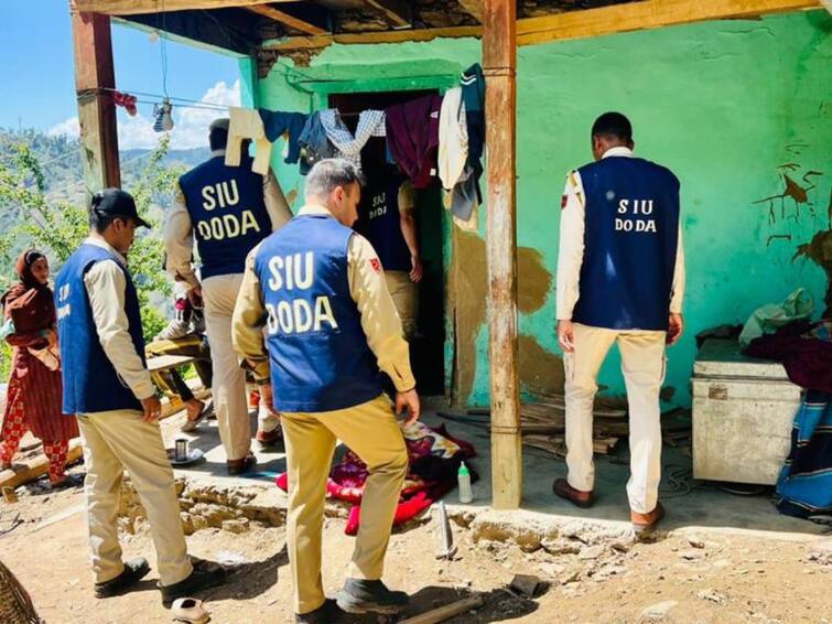 J&K SIU Raids Houses Of 5 Local Terrorists In Doda, Operating From Pakistan J&K SIU Raids Houses Of 5 Local Terrorists In Doda, Operating From Pakistan