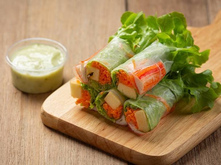 इस मिश्रण को खीरे में भरें और 10-20 मिनट के लिए फ्रिज में रख दें.