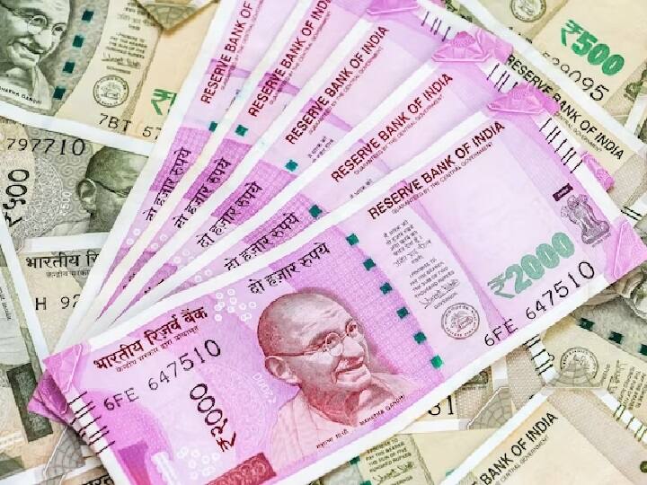 बैंक नोट बदलने के बदले ग्राहकों से कोई शुल्क नहीं ले सकते हैं. इसके साथ ही एक बार में 20,000 रुपये से ज्यादा के नोट नहीं बदले जाएंगे.