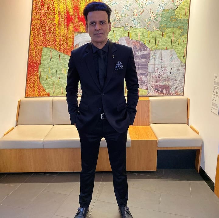 मनोज बाजपेयी ने बताया कि, जब अमिताभ बच्चन फिल्म देखने के लिए स्टूडियो के अंदर चले गए तो राम गोपाल मेरे पास आए और बोले चलो जश्न करते हैं क्योंकि बिग बी फिल्म देख रहे है. इसलिए हमने वोडका पीनी शुरू कर दी.