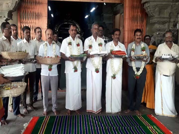 From the Palani Murugan temple, offerings of clothes were sent to 10 Murugan temples in Malaysia TNN ஆன்மீகம்: பழனியில் இருந்து மலேசியாவில் உள்ள 10 மலை முருகன் கோயிலுக்கு வஸ்திரம் பிரசாதங்கள் அனுப்பிவைப்பு