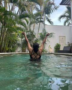 Hariteja: హరితేజలో ఎంత మార్పు? స్విమ్మింగ్ పూల్‌లో బికినీలో జలకాలాటలు