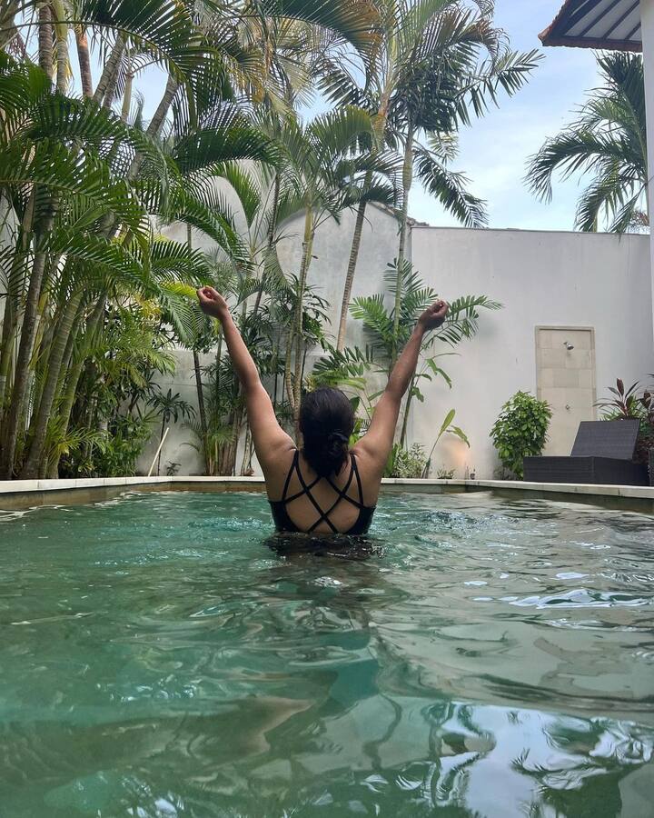 ట్రెడిషనల్ యాంకర్ గా పేరు పొందిన హరితేజ బిగ్ బాస్ నుంచి వచ్చాక స్టైలిష్ గా మారిపోయింది.