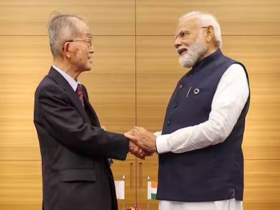 ਪ੍ਰਧਾਨ ਮੰਤਰੀ ਨਰਿੰਦਰ ਮੋਦੀ ਨੇ ਹੀਰੋਸ਼ੀਮਾ ਵਿੱਚ ਜਾਪਾਨੀ ਲੇਖਕ, ਹਿੰਦੀ ਅਤੇ ਪੰਜਾਬੀ ਭਾਸ਼ਾਈ ਪਦਮ ਪੁਰਸਕਾਰ ਜੇਤੂ ਤੋਮੀਓ ਮਿਜੋਕਾਮੀ ਨਾਲ ਵੀ ਗੱਲਬਾਤ ਕੀਤੀ।