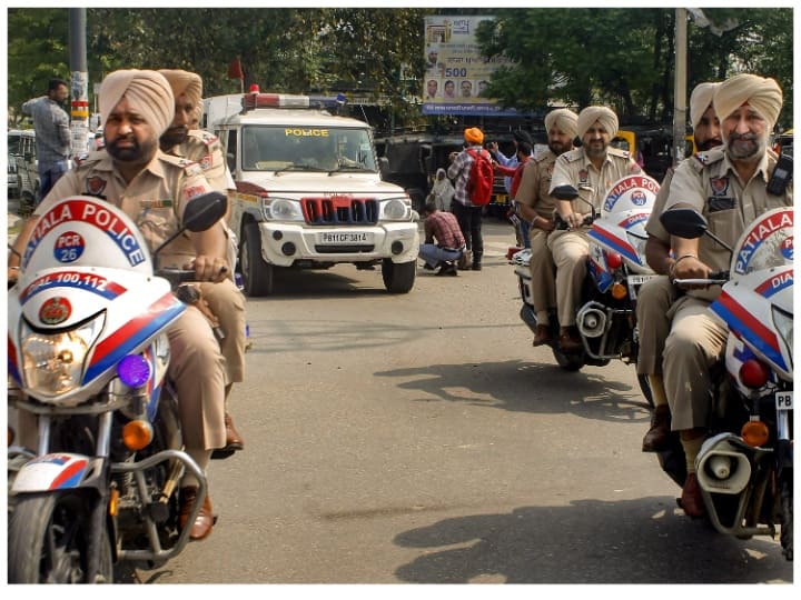 punjab police officers are settling abroad on vrs, will shortage of officers Punjab Police: पंजाब में तेजी से रिटायरमेंट ले रहे है पुलिस अधिकारी, कहीं खड़ी ना हो जाए लॉ एंड आर्डर की परेशानी, सामने आई बड़ी वजह