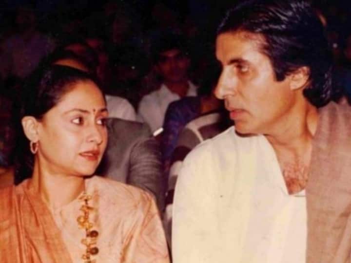 Amitabh Bachchan Life: बॉलीवुड के पावरफुल कपल अमिताभ बच्चन और जया बच्चन की लाइफ हमेशा ही फैंस का ध्यान अपनी और खिंचती है. ऐसे में आपके लिए दोनों से जुड़ा वो किस्सा लाए है जिसे सुनकर आप दंग रह जाएंगे.