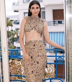 Cannes 2023 : ડાયના પેન્ટીએ જાણે શરીર પર લગાવ્યા તારલાઓ, મારી ધમાકેદાર એન્ટ્રી