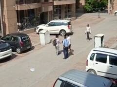 नोएडा में आरडब्ल्यूए अध्यक्ष ने डिलीवरी ब्वॉय को पीटा, मारपीट का वीडियो वायरल