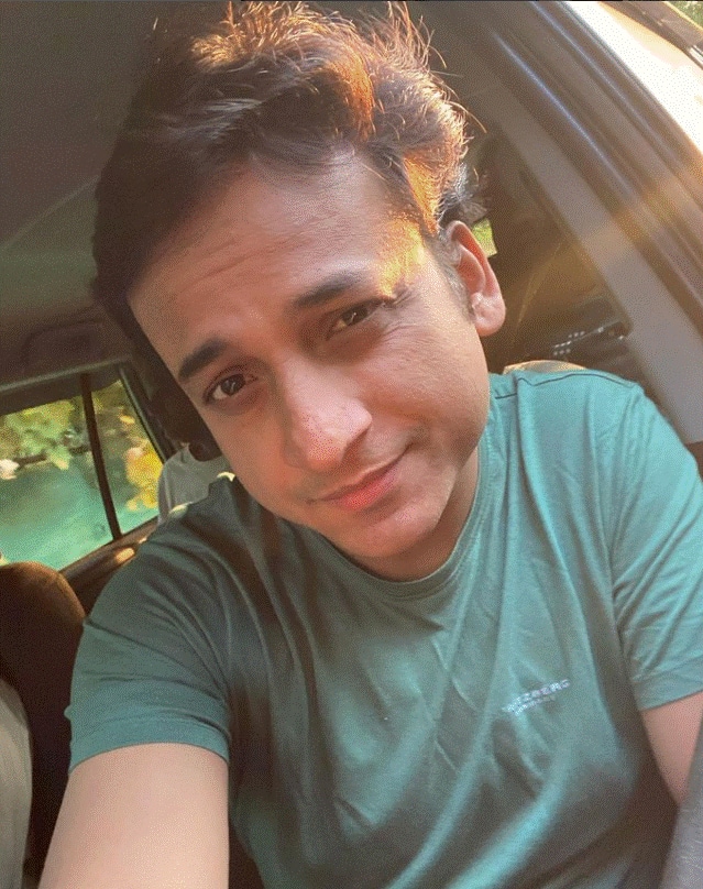 माझी तुझी रेशिमगाठ, खुलता कळी खुलेना या मालिकांमध्ये संकर्षणनं काम केलं. तसेच त्यानं वेडिंग चा शिनेमा या चित्रपटात देखील संकर्षणनं काम केलं आहे.