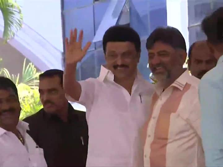 Tamil Nadu Chief Minister MK Stalin greeted DK Shivakumar ahead of his Oath-taking at Kanteerava Stadium. (Image Source: Twitter/@ANI)