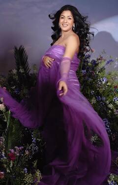 ishita dutta: ઓફશોલ્ડ ડ્રેસમાં ઈશિતા દત્તાનું મેટરનિટી ફોટોશૂટ, બેબી બંપ ફ્લોન્ટ કર્યો