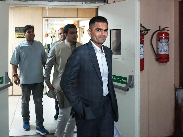 'Satyameva Jayate': Sameer Wankhede As He Arives At CBI Office For Questioning In Aryan Khan Case Aryan Khan Drug Case: 'সত্যমেব জয়তে', সিবিআই অফিসে হাজিরা দিতে প্রবেশের মুখে মন্তব্য সমীর ওয়াংখেড়ের