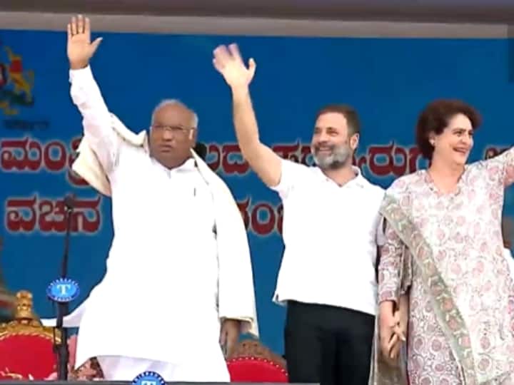 Congress had invited leaders from around 20 political parties to attend this Swearing-In Ceremony at Bengaluru's Kanteerava Stadium. Congress chief Mallikarjun Kharge, Rahul Gandhi, and Priyanka Gandhi were also seen at the venue. (Image Source: PTI)