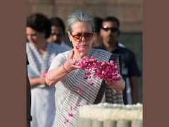 Sonia Gandhi, Rahul, Priyanka, Kharge Pay Tributes To Rajiv Gandhi On His Death Anniversary — IN PICS