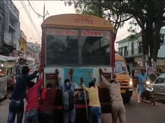 खस्ता हाल में यूपी का परिवहन निगम! फिर वायरल हुई रोडवेज बस में धक्का लगाती यात्रियों की तस्वीर